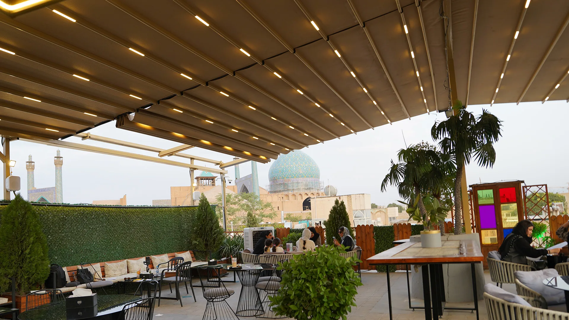 روف گاردن هتل چهل پنجره